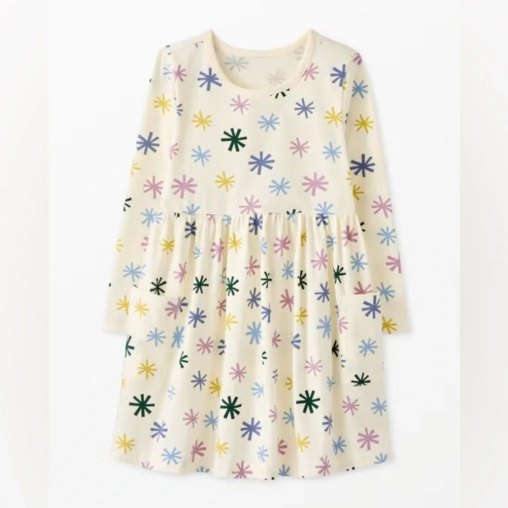 NWT Hanna Andersson Long Sleeve Pocket Dress, Color Snowflakes, Size 120 (US 6-7